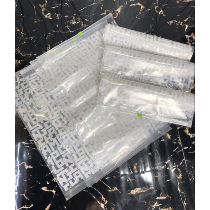 plastik / kantong pembungkus tas berlogo