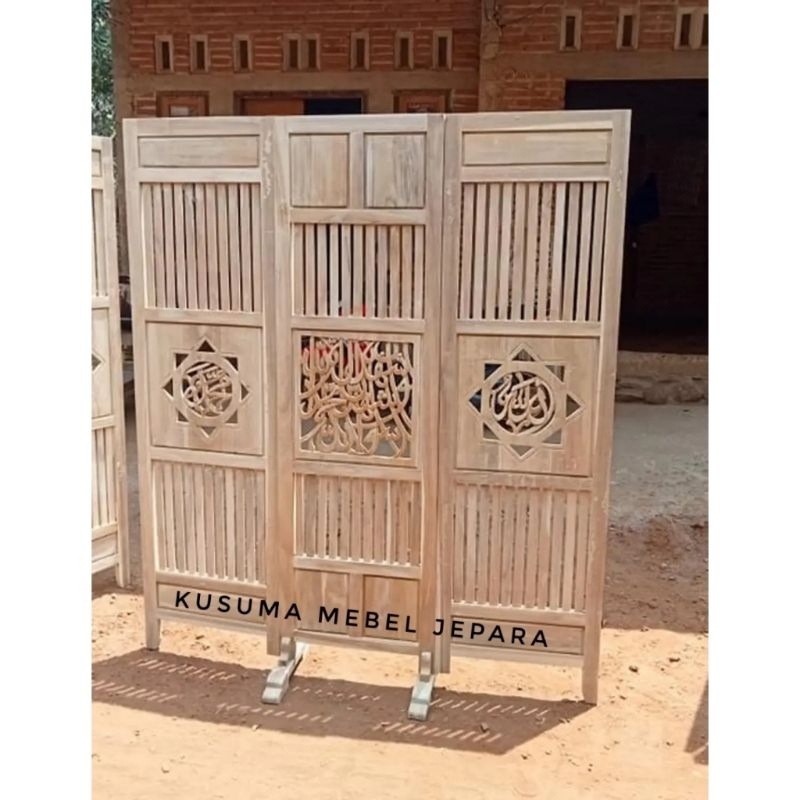 Partisi Sketsel Penyekat Ruangan Minimalis Motif Kaligrafi Arab Kayu Jati (Panjang 150cm Tinggi 180c