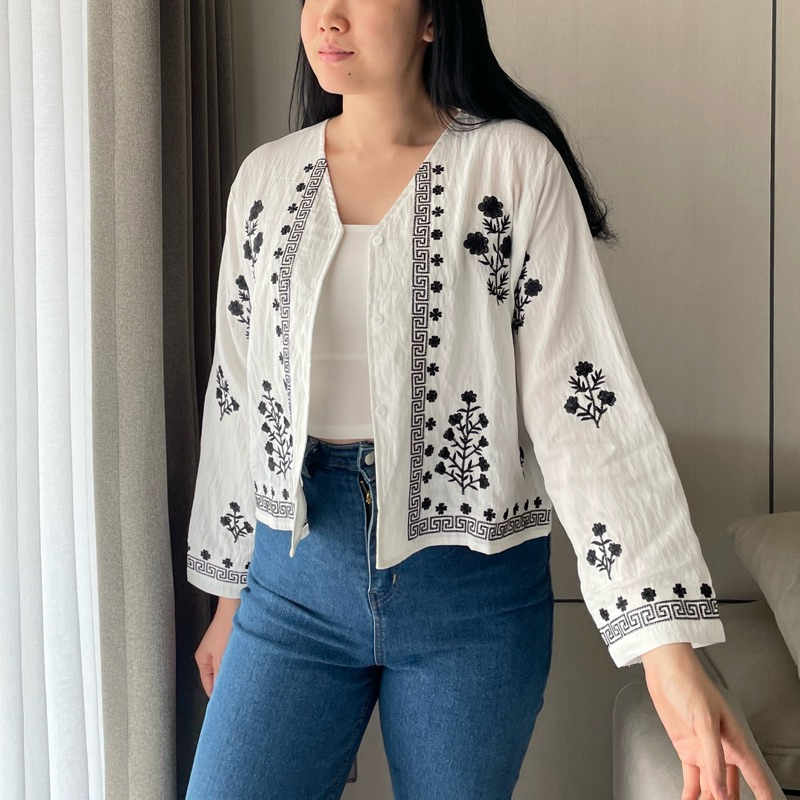 Grace Outer Cardigan Blouse Luaran Bordir Motif Bunga Lengan Panjang