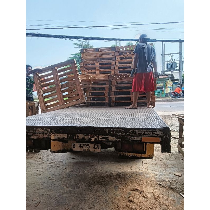 

palet kayu berkualitas kapasitas 2tob ukuran 114x114x15