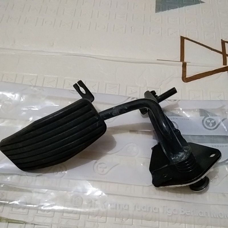 pedal gas Mitsubishi L300 diesel Original