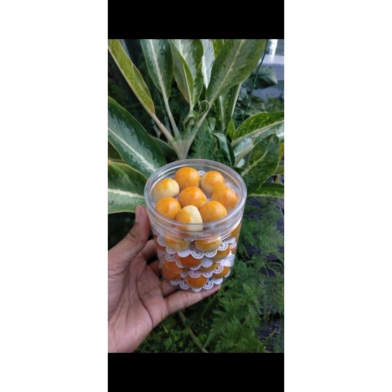 

Nastar dengan kemasan toples ukuran 500ml