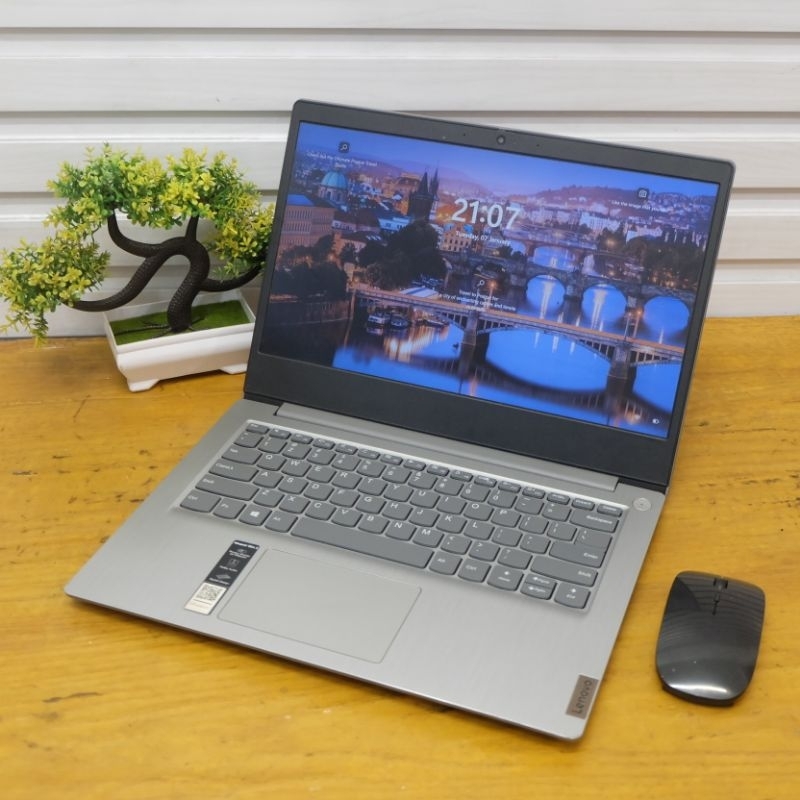 SLIM Lenovo ideapad 3 RAM 8 GB SSD Laptop bekas - Laptop second - Laptop murah