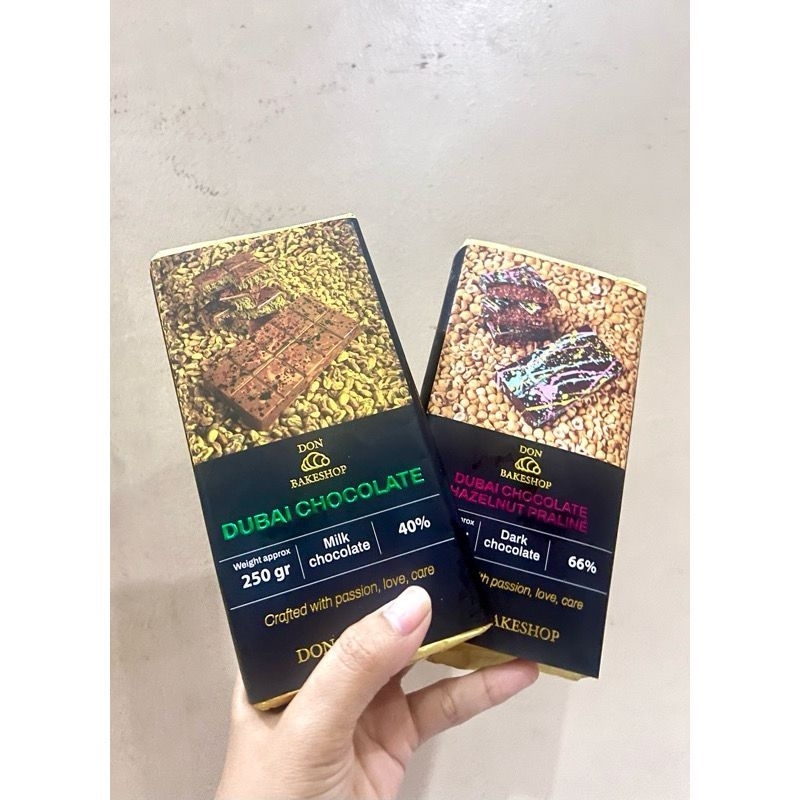 

Viral Chocolate Coklat Dubai Pistachio & Hazelnut Coklat Terlaris