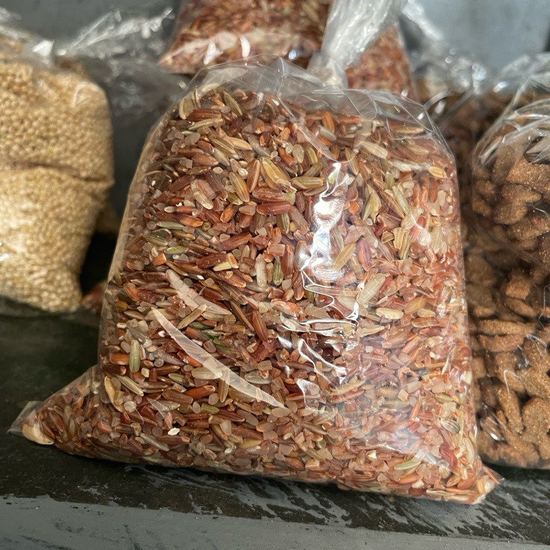 Pakan ayam Beras Merah