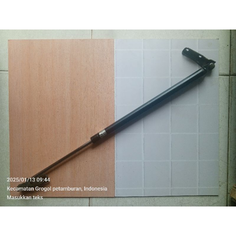 Sok Bagasi Shock Breaker Bagasi Kijang Kapsul  Kijang 7K Second Merk KTC (Bagian Kiri)