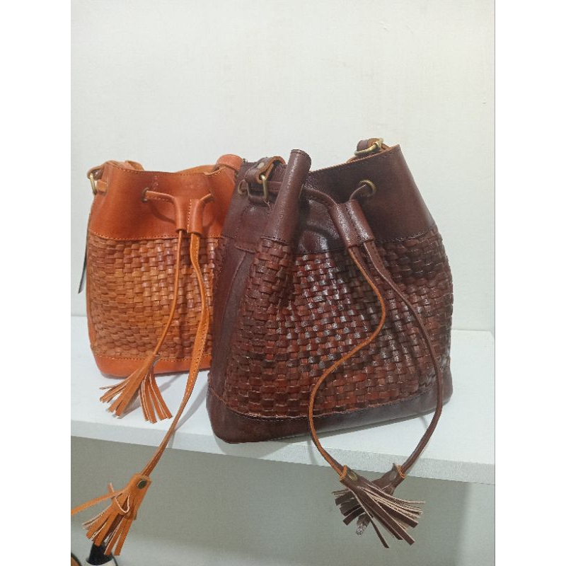 Tas serut wanita model anyam kulit asli garut