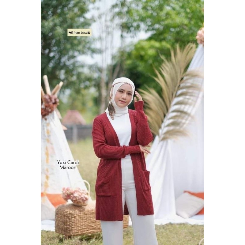yuxi Cardi maroon