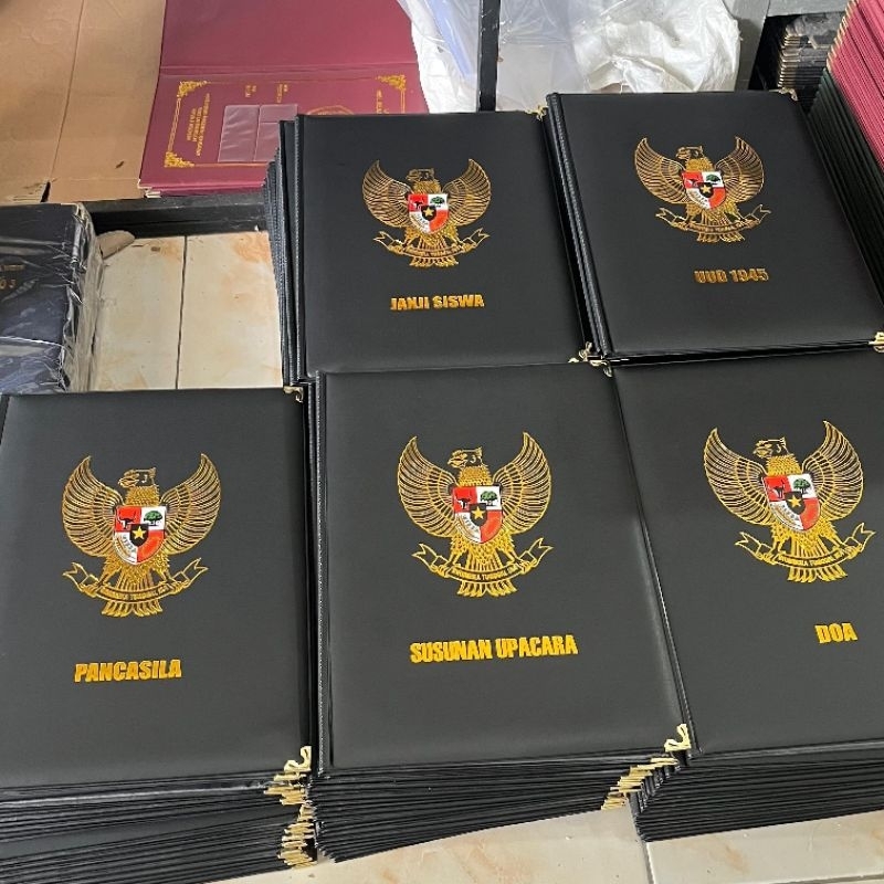 

Map upacara 1 set 5 map dengan busa dan logo warna , map custom , map sekolah , sampul map