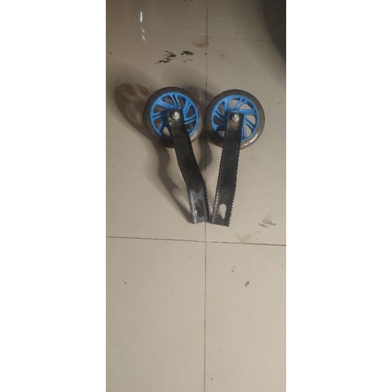 roda bantu sepeda anak2 bekas