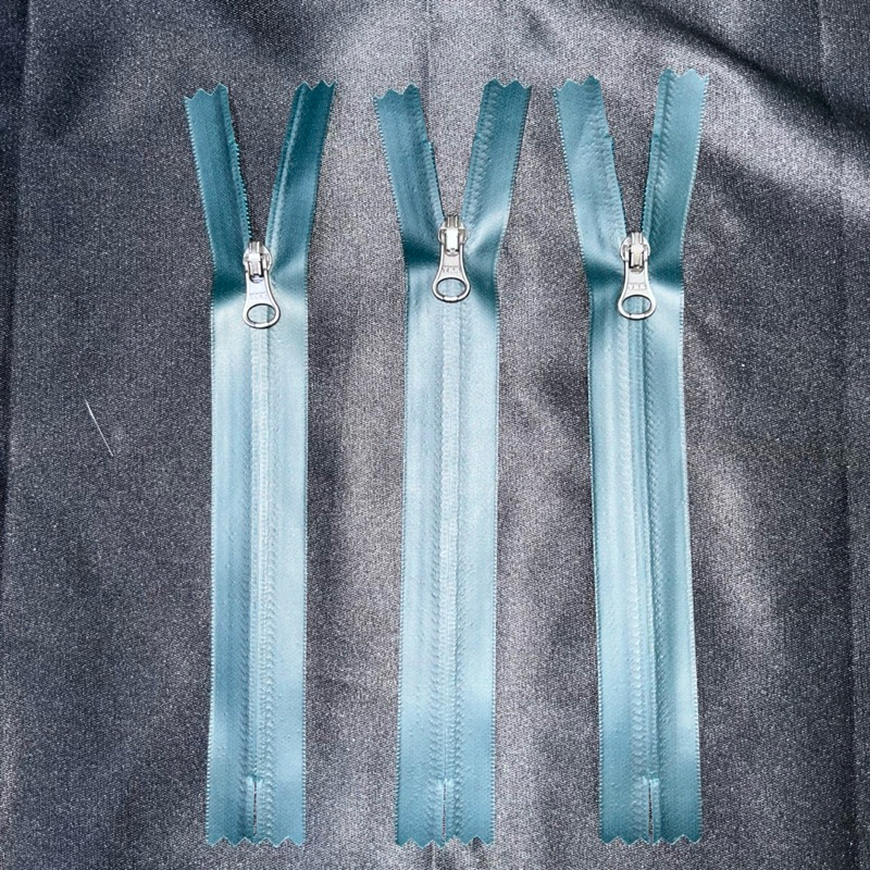 Resleting Anti Air / Zipper Waterproof YKK No.3 @harga/pcs. Warna Hijau Doff, Panjang (16 cm). Resle