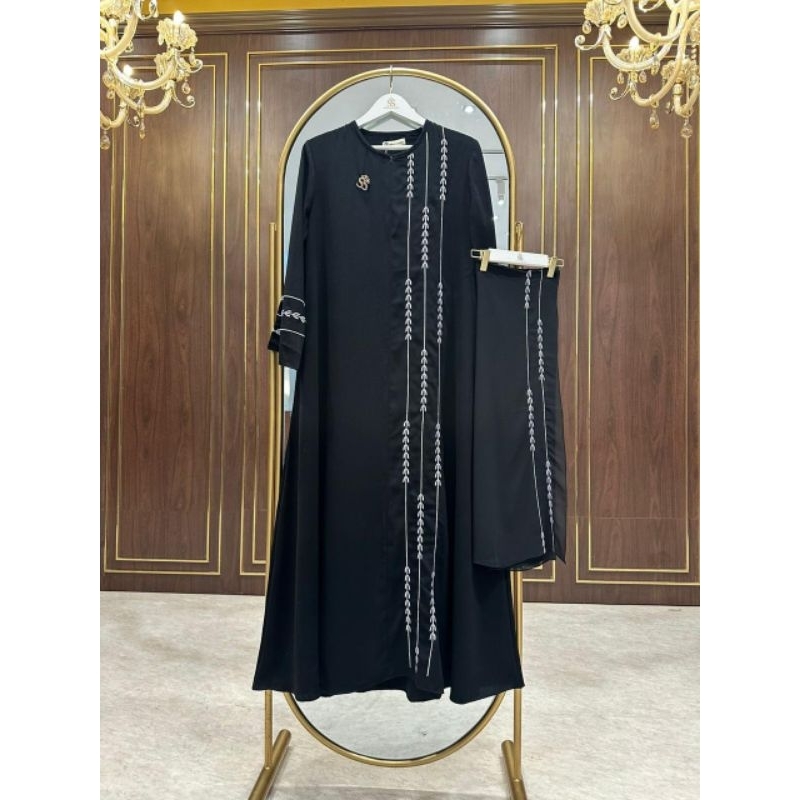 Abaya gamis muslimah hitam dengan motif bordir putih gratis pasmina