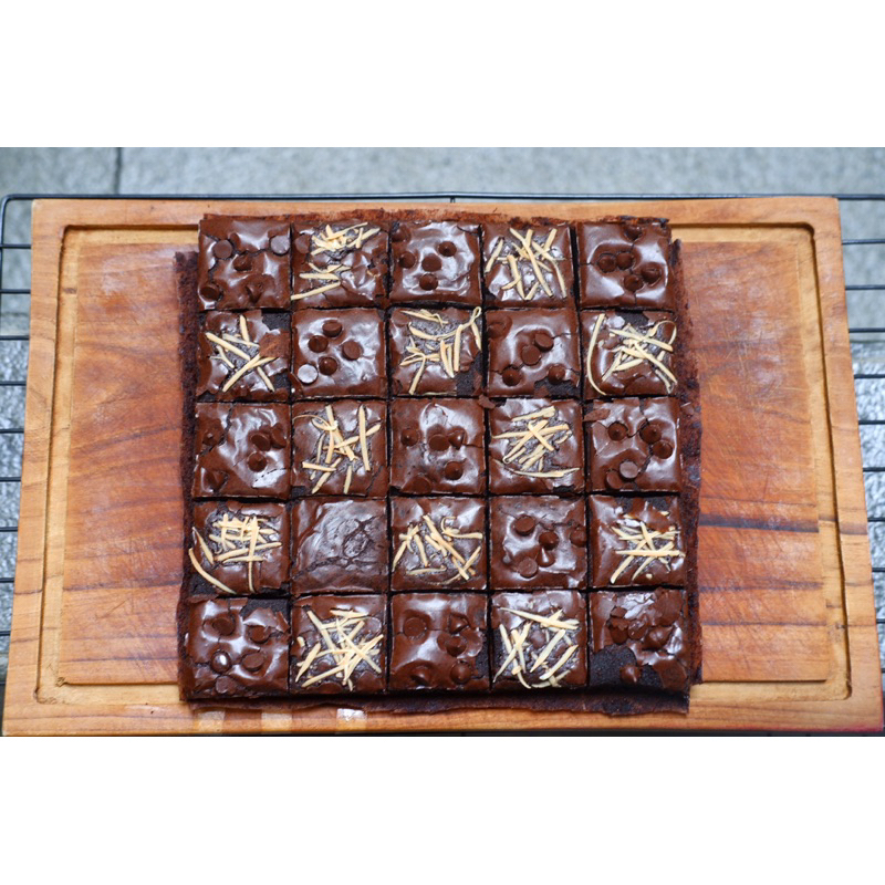 

Signature Brownies (20x20)