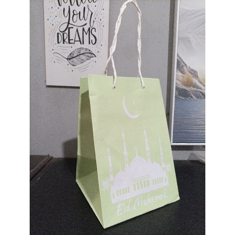

Paperbag eid mubarak 14-14-20cm @10pcs free hangtag