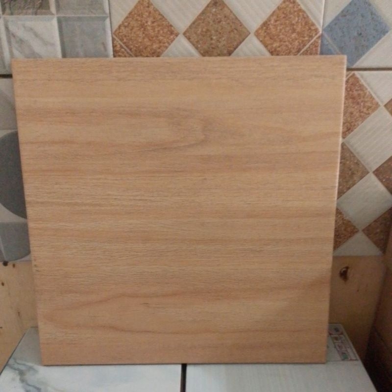 Keramik Mulia Resort Beige 40x40