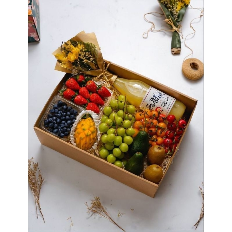 

fruits set (include honey) baskets keranjang buah campur berbagai jenis siap pakai dan kirim kapan saja kemana saja dimana saja order segera kekasih sahabats cuss orders hehehe