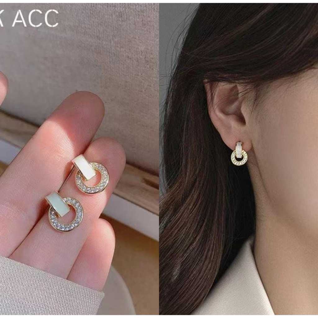 A20 - Anting Wanita Korea Mewah Simple Bulat Sepasang Rongga Permata Tengah Warna Putih Emas / Perhi