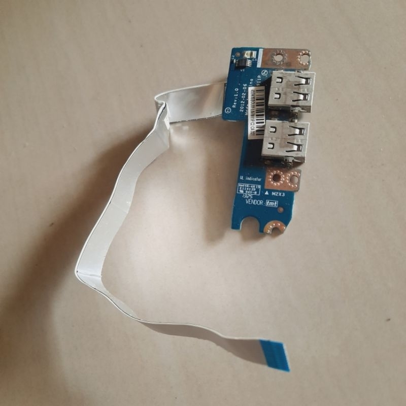 Port USB bawaan Laptop Acer Aspire E1-531