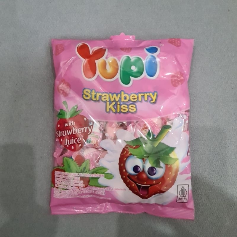 

PERMEN YUPI STRAWBERRY KISS 120 GRAM