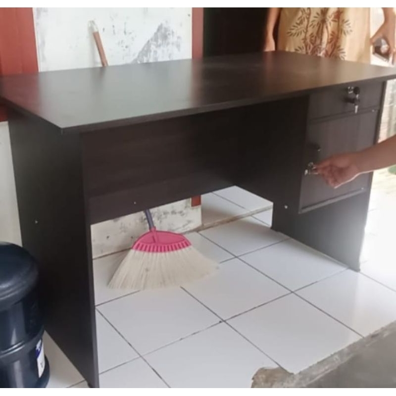 Meja Tulis/Meja Kerja Gstar