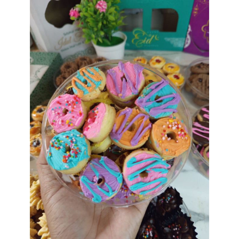 

Kue Kering Donat Rainbow