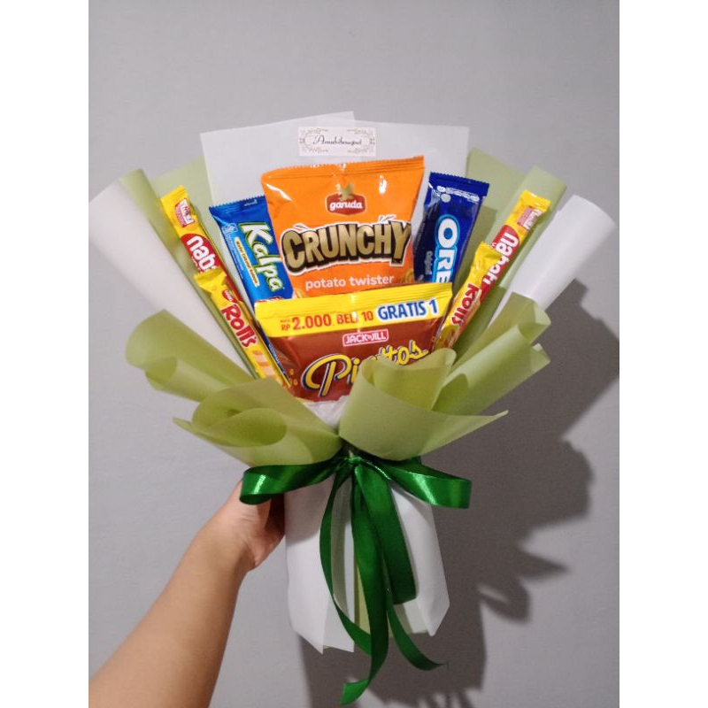

BUKET SNACK TERDIRI DARI 8 SNACK UKURAN BUKET M