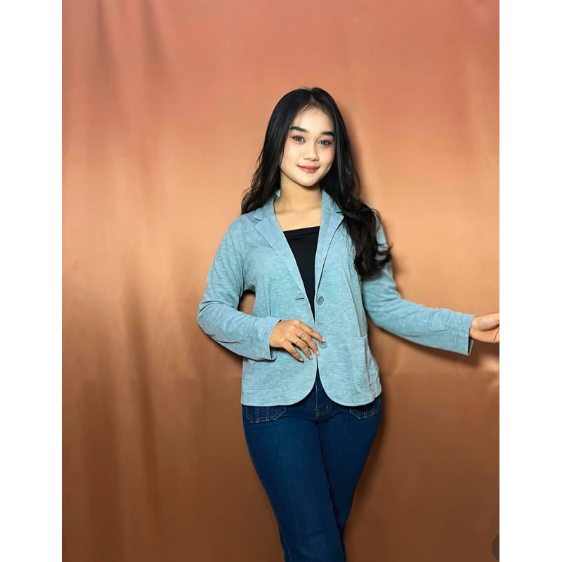 Blazer Abu-Abu dengan Cardigan Wanita