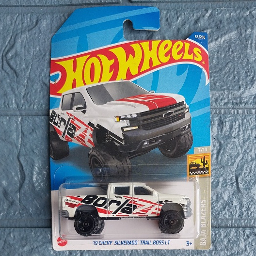 Hot Wheels '19 Chevy Silverado Trail Boss LT_white