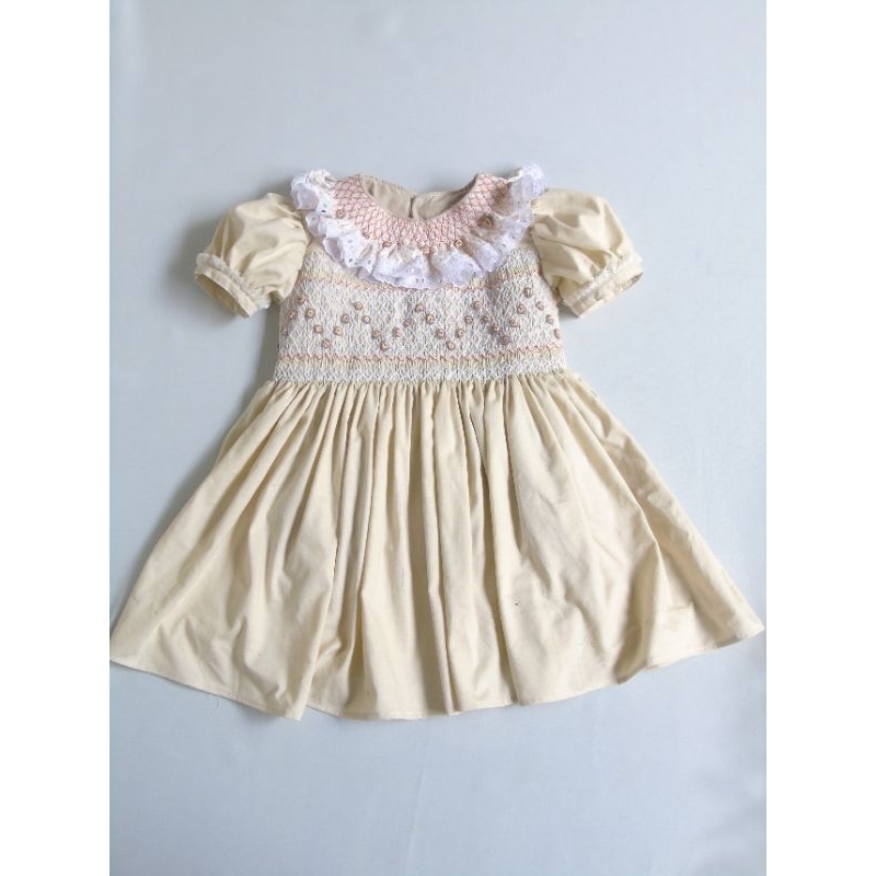 Smocked Dress Anak cream kerah smocked
