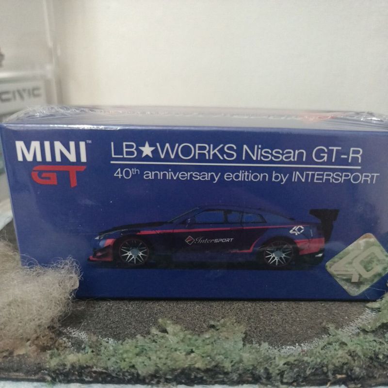 Mini GT#070 LB WORKS Nissan GT-R Intersoprt (Free Protektor)