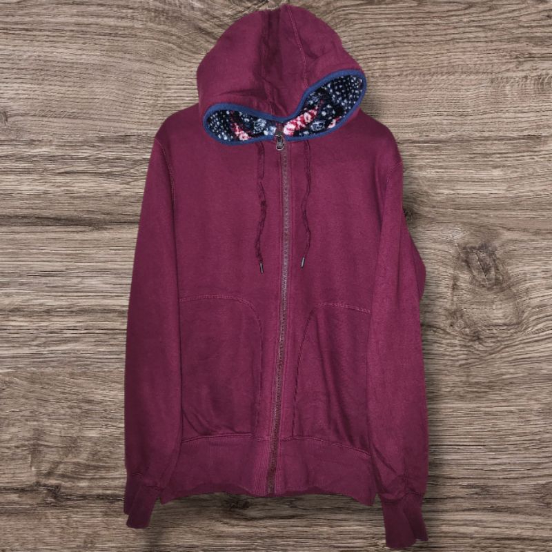HOODIE ZIPPER ORIGINAL UNIQLO MAROON SHERPA DALAM MOTIF NAPAZO
