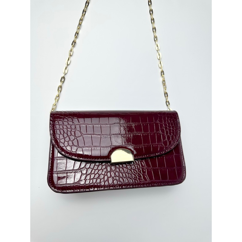 Mango Coco-effect Chain Bag. warna merah maroon.