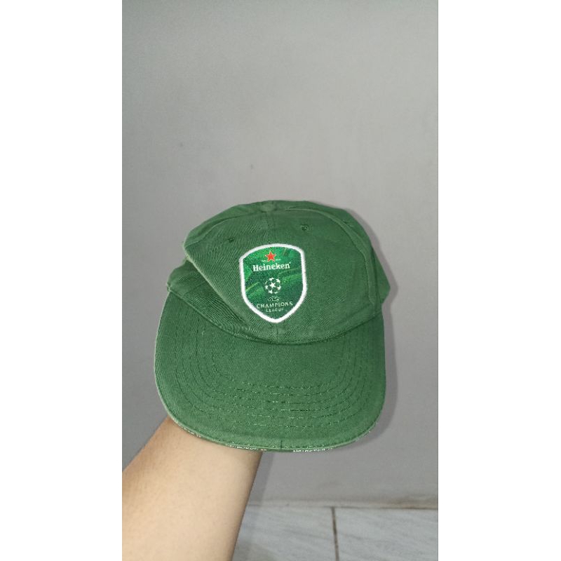 TOPI HIJAU HEINEKEN