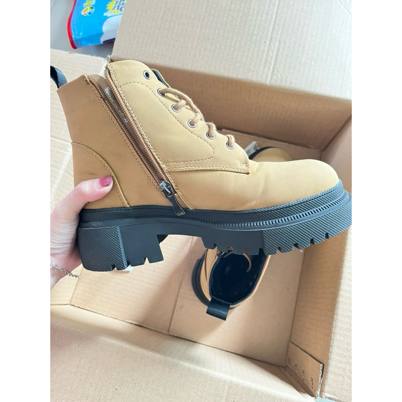 preloved - sepatu boot wanita Betsy