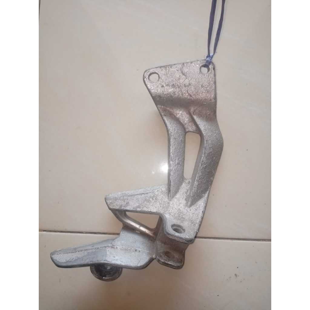 Footstep Dudukan FootStep Belakang Kanan Yamaha Jupiter Z Burhan Ori Copotan