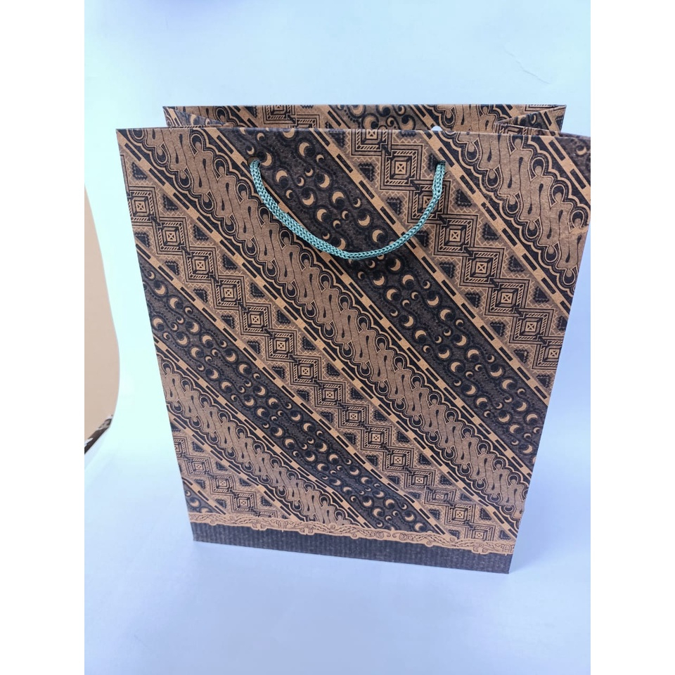 

Paperbag Batik Coklat Uk. 20 x 25 x 10 cm