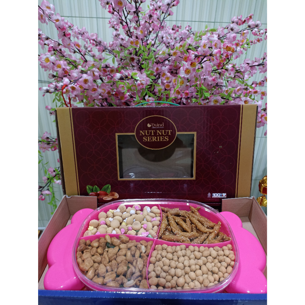 

PAKET KUE LEBARAN/HAMPERS/KUE KERING/OVINA NUT NUT SERIES