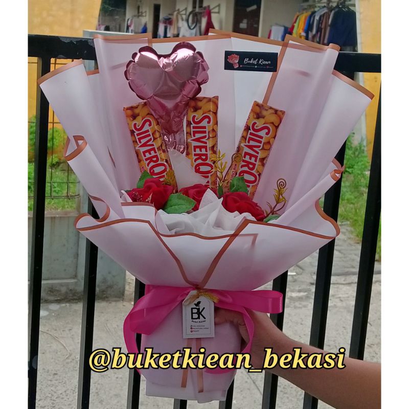 

buket Silverqueen/ buket valentine/ happy Valentines day/ buket coklat/ buket ulang tahun/ buket wisuda/ buket hari guru