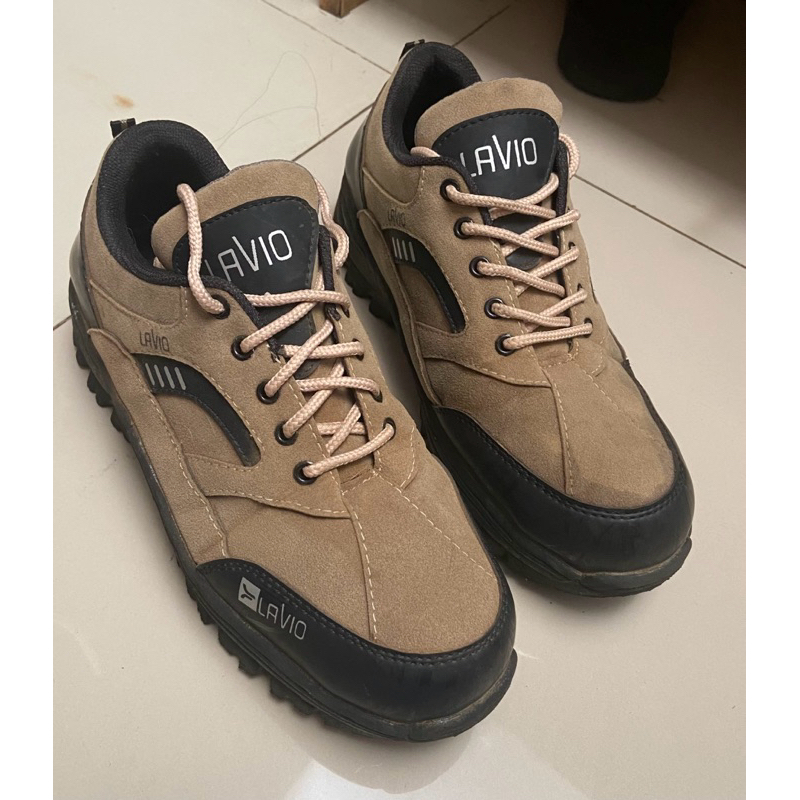 PRELOVED SEPATU LAVIO 39