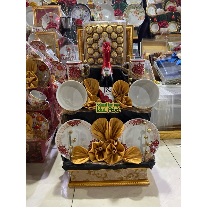 

parcel tea set Tizenza/parcel cangkir/parcel piring tatakan/parcel pecah belah/parcel hampers lebaran