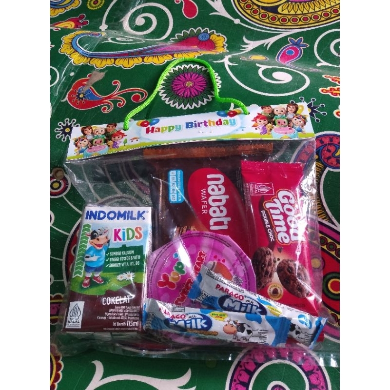

Paket hampers snack ulang tahun/ lebaran/ custom