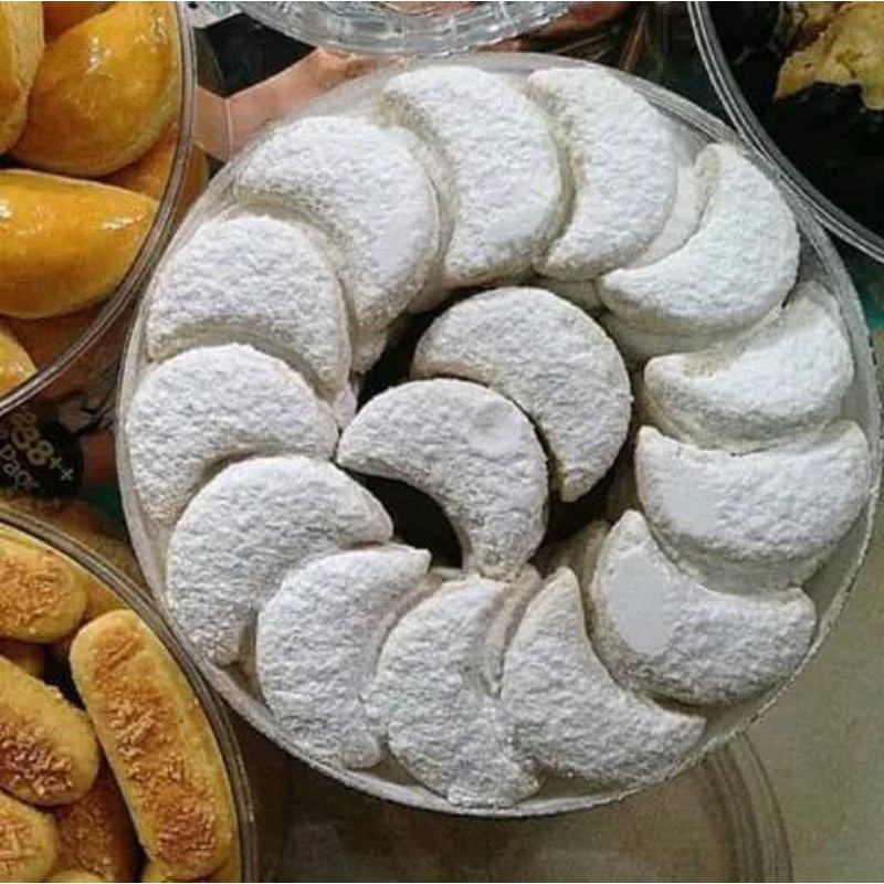 

Putri Salju Cookies / Snow Ball Cookies Dengan Campuran Kacang Mente