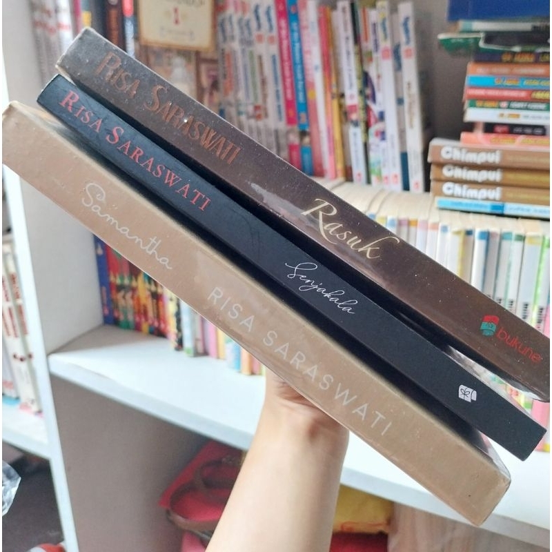 Preloved Novel / Buku Bekas Risa Saraswati Samantha, Rasuk, Senjakala