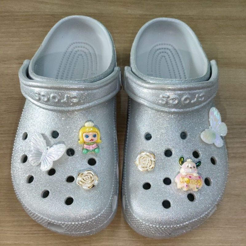 SANDAL CROCS GLITTER CLASSIC SILVER NO CUTTING ASLI ORIGINAL AUTHENTIC 100% MADE IN INDONESIA M6/W8 