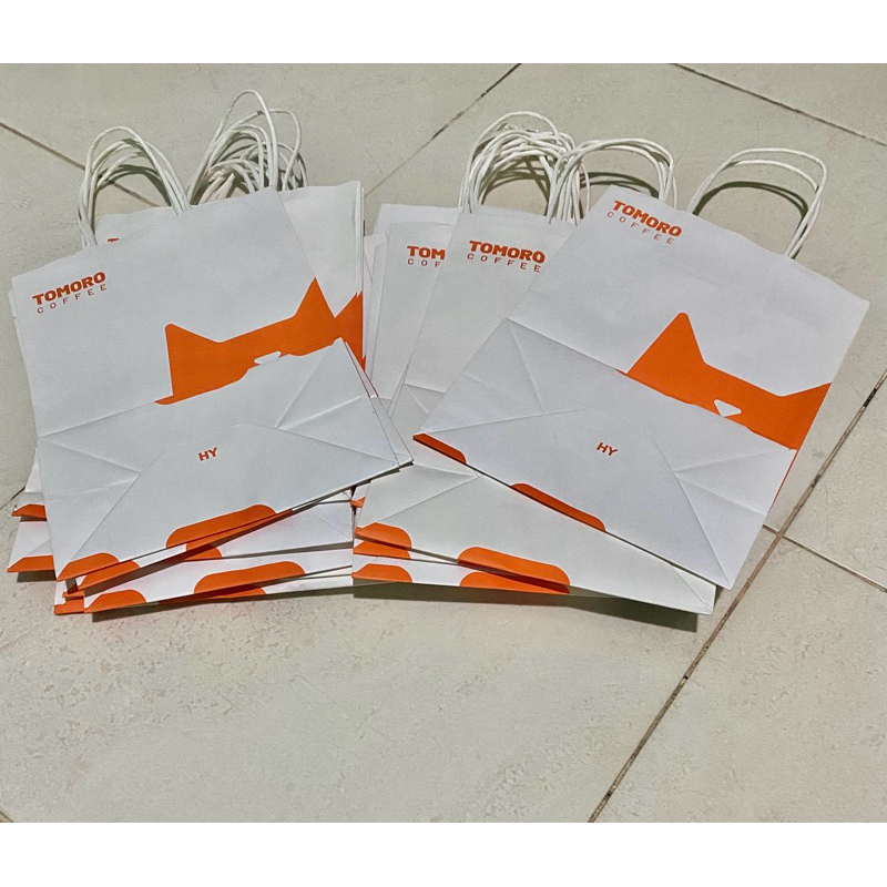 

Exclusive Paper Bag, Second Like New, Tomoro