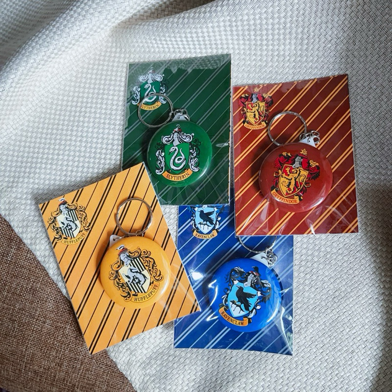 [INFINITYSTUFF] Harry potter fanmerch Hogwarts Round Keychain Logo gryffindor ravenclaw hufflepuff s