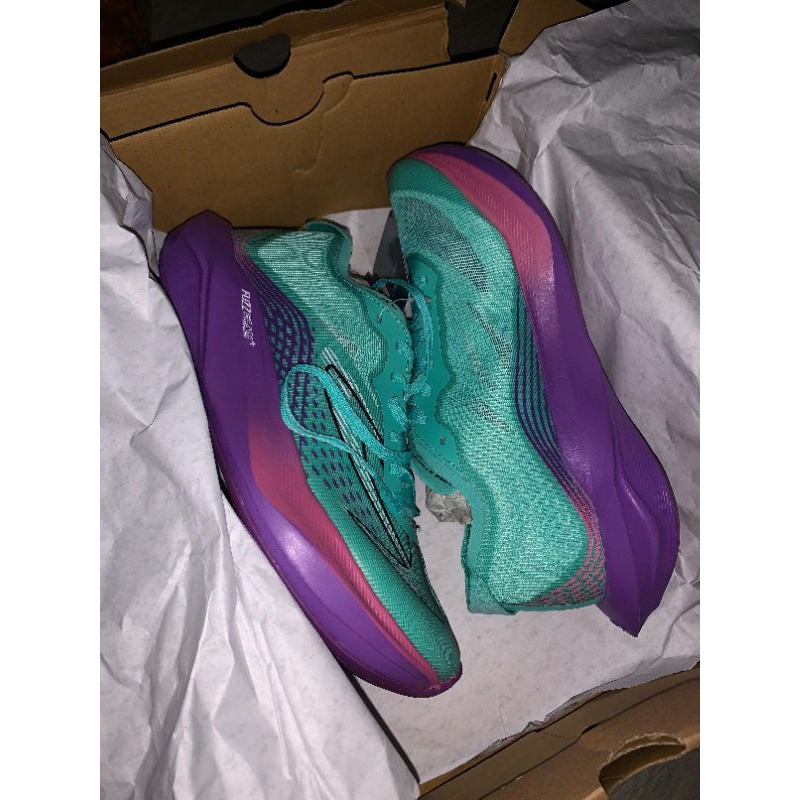 910 haze strike pro running shoes second (sold)