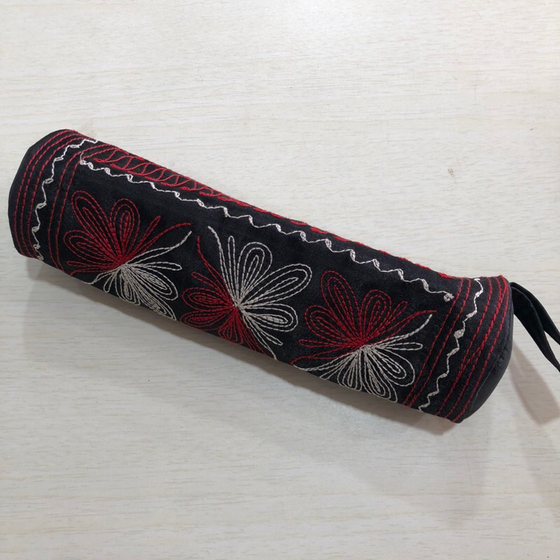 

Dompet Pensil Bulat Khas Aceh / Oleh-oleh Khas Aceh