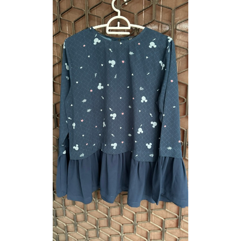 Preloved Suqma Disney Blouse