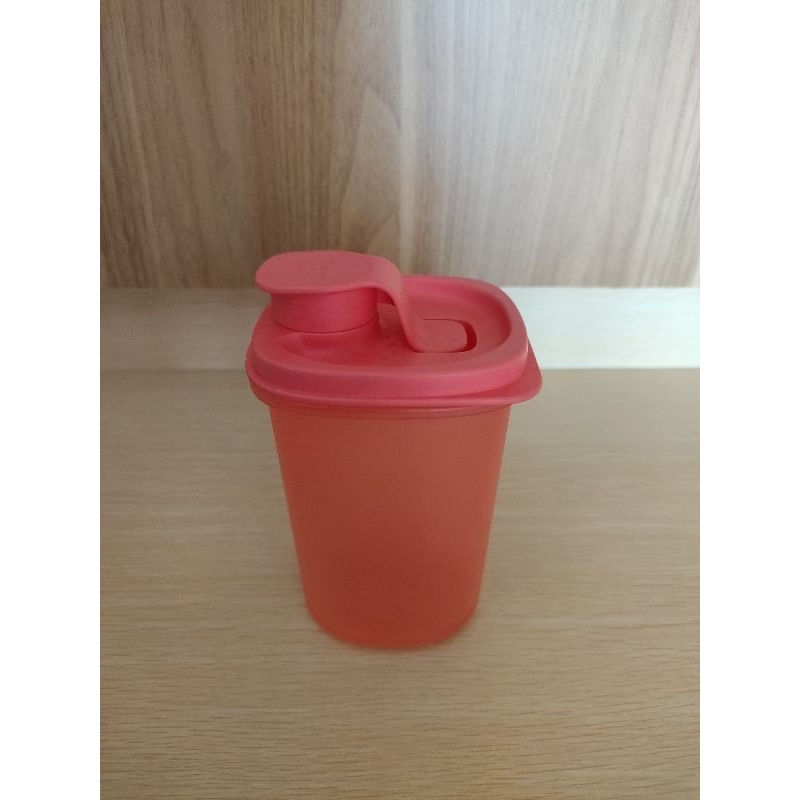 Ezy Pour Tupperware
